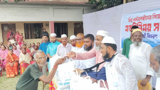 নাচোলে ভিন্ন ধর্মালম্বিদের নিয়ে জামায়াতের মতবিনিময় ও খাদ্যসামগ্রী বিতরণ