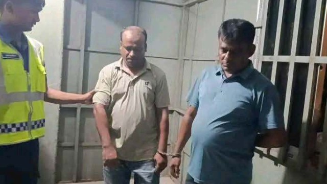 পটুয়াখালীতে অস্ত্রসহ র‌্যাবের পোশাক পরা দুই ভুয়া সদস্য আটক