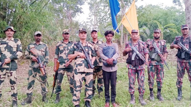 পতাকা বৈঠকের পর বাংলাদেশি কিশোরকে ফেরত দিলো বিএসএফ