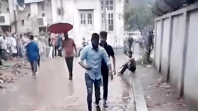 পুরান ঢাকায় হত্যার পর লাশ ঘিরে প্রকাশ্যে উল্লাস, সব আসামি শনাক্ত