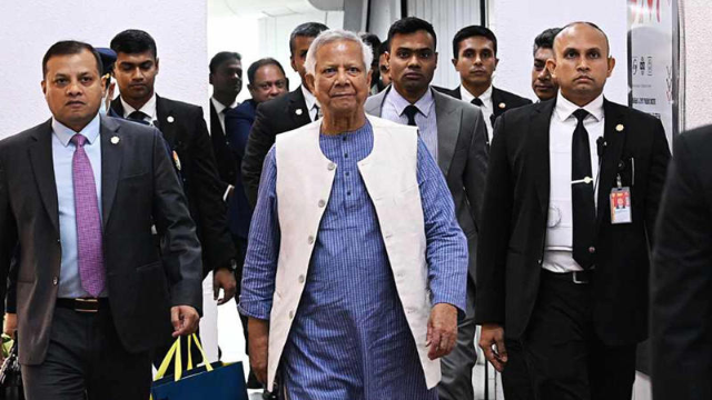 মালয়েশিয়া সফর শেষে দেশে ফিরেছেন প্রধান উপদেষ্টা