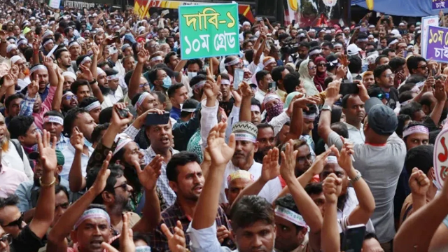তিন দফা দাবিতে সহকারী শিক্ষকদের টানা কর্মবিরতি, বার্ষিক পরীক্ষা অনিশ্চিত