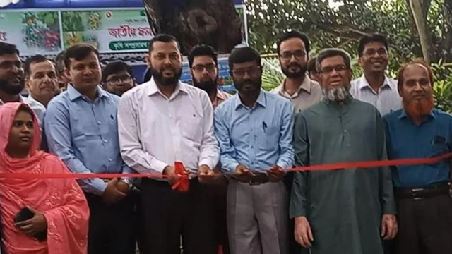 চাঁপাইনবাবগঞ্জে তিন দিনব্যাপী জাতীয় ফল মেলা শুরু