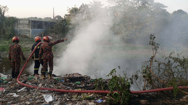 রাজশাহীতে ফায়ার সার্ভিসের তৎপরতায় রক্ষা পেল কোটি টাকার মালামাল