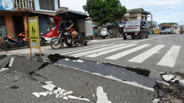 ফিলিপাইনে শক্তিশালী ভূমিকম্পে নিহত ৬০