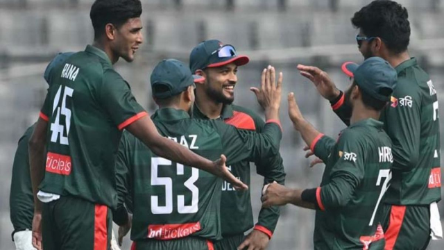 নাহিদ রানার তোপে গুটিয়ে পাকিস্তান, হেসেখেলে জিতল বাংলাদেশ