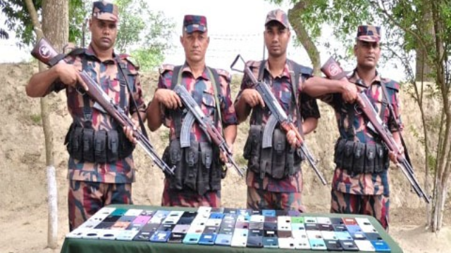 চাঁপাইনবাবগঞ্জ সীমান্তে ২৮ লাখ টাকার ভারতীয় মোবাইল ফোন জব্দ