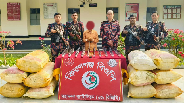 চাঁপাইনবাবগঞ্জ সীমান্তে হলুদ-মরিচের বস্তায় মাদক, বিজিবির অভিযানে আটক ১