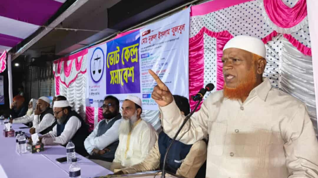 চাঁপাইনবাবগঞ্জ অবৈধ বালু উত্তোলন বন্ধ না করে পদ্মা-মহানন্দার ভাঙ্গনরোধ সম্ভব নয় - নূরুল ইসলাম বুলবুল