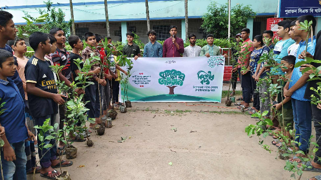 কিশোরকন্ঠ পাঠক ফোরামের উদ্যোগে চাঁপাইনবাবগঞ্জে বৃক্ষরোপণ কর্মসূচি পালন