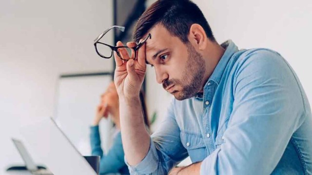 চাকরি নেই, প্রেমও টেকে না: বেকার তরুণদের জীবনের নির্মম বাস্তবতা