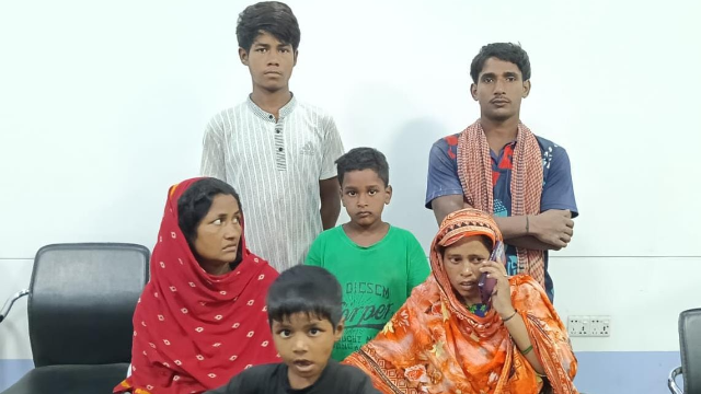 চাঁপাইনবাবগঞ্জে ৬ জন ভারতীয় নাগরিক আটক