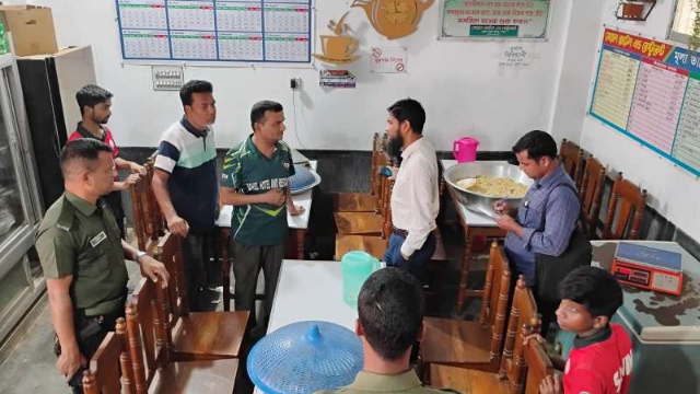 বাসি খাবার বিক্রির অভিযোগে ভোলাহাটে সোহেল হোটেলকে ১০,০০০ টাকা জরিমানা