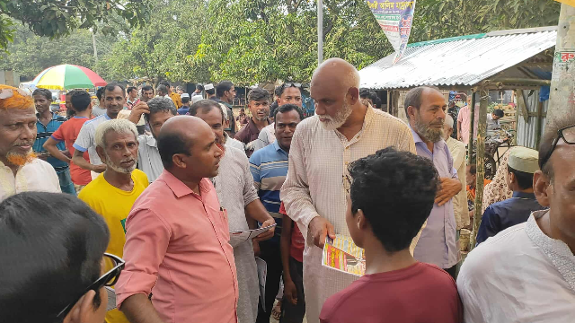ভোলাহাটে বিএনপির ৩১ দফা বাস্তবায়নে লিফলেট বিতরণ করলেন ইন্জিনিয়ার ইমদাদুল হক মাসুদ