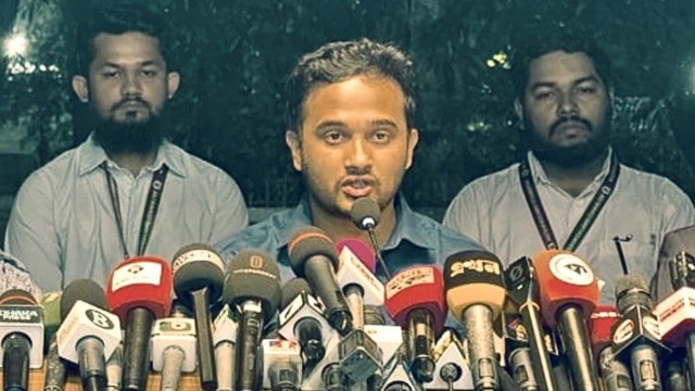 জুলাই শহীদ স্মৃতি ফাউন্ডেশনের সিইও’র দায়িত্ব ছাড়লেন মীর স্নিগ্ধ