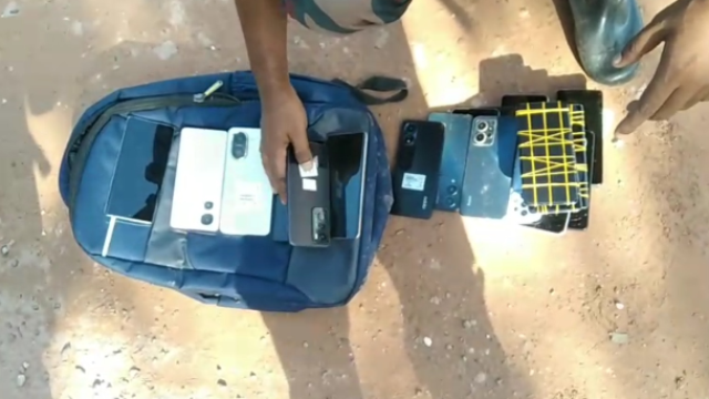 চাঁপাইনবাবগঞ্জে বিজিবি'র অভিযানে ভারতীয় স্মার্ট ফোন জব্দ, চোরাকারবারির অপপ্রচার