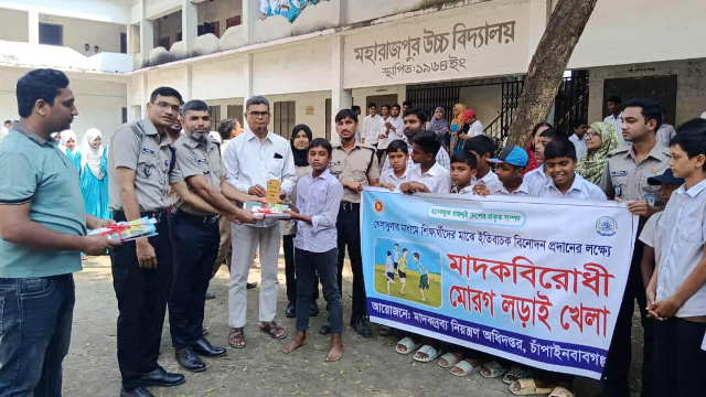 চাঁপাইনবাবগঞ্জে ঐতিহ্যবাহী মাদকবিরোধী মোরগ লড়াই অনুষ্ঠিত