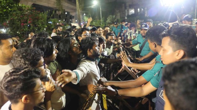যমুনার সামনে আইনশৃঙ্খলা বাহিনীর অতিরিক্ত সদস্য মোতায়েন