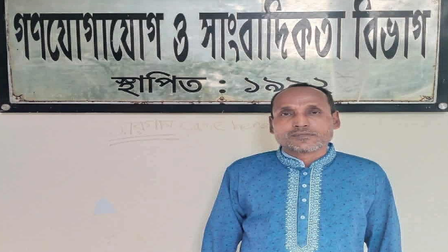 ৫১ বছর বয়সী মোর্শেদ রাকসু প্রার্থী হলেন