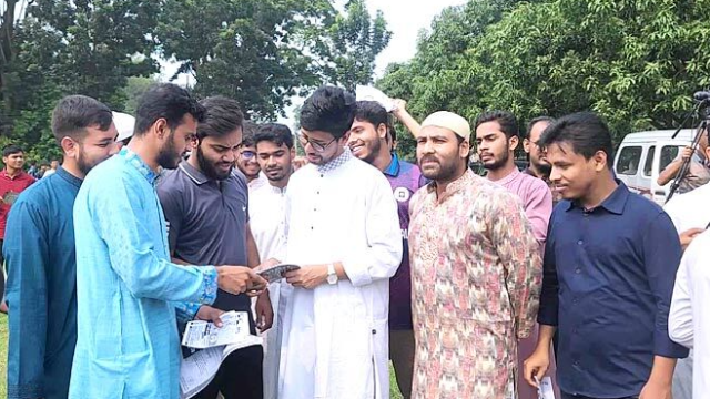 ছুটির দিনেও জমজমাট রাকসুর প্রচারণা