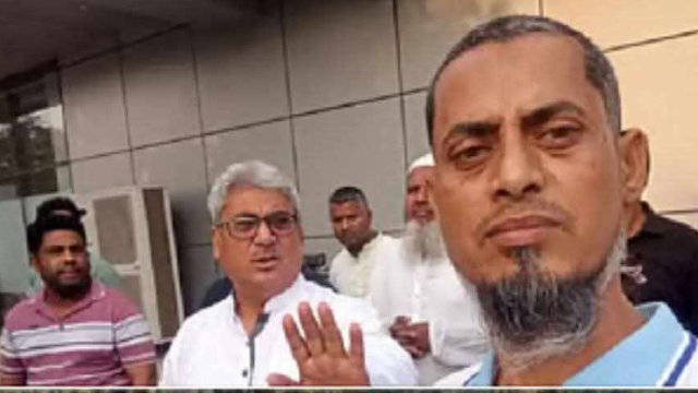 জামায়াত কর্মী হত্যা মামলার আসামির সঙ্গে এমপির সেলফি