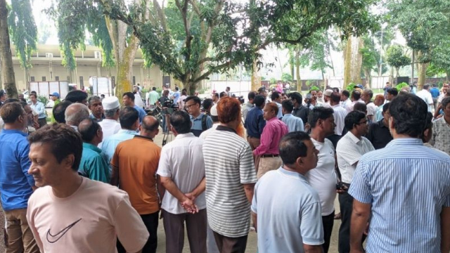 এবার পোষ্য কোটার দাবিতে রাবি শিক্ষক-কর্মকর্তাদের কর্মবিরতি