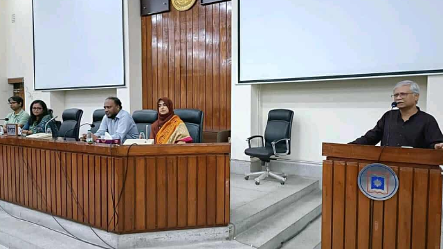 অপরাজেয় তারা বৃত্তিপ্রাপ্ত শিক্ষার্থীদের সাথে রাবি প্রশাসনের মতবিনিময়