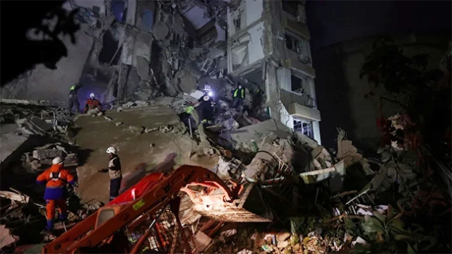 ইসরায়েলের হামলায় ধ্বংসস্তূপ লেবানন, নিহত ২৫৪