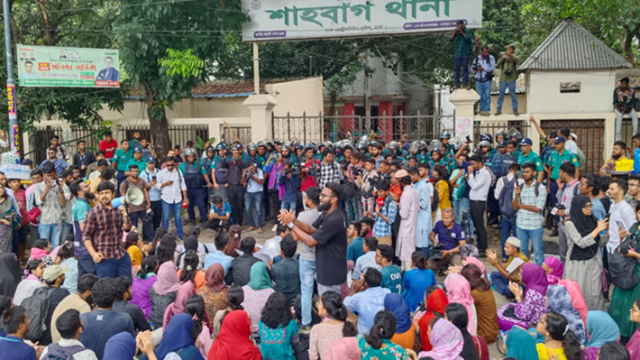 ৪৮ ঘণ্টার আল্টিমেটাম শেষে আবারও শাহবাগ থানা ঘেরাও