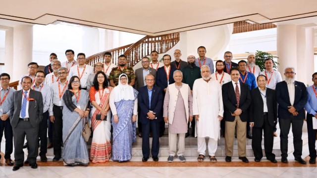 ঈদে সাফল্যের জন্য মন্ত্রণালয় কর্মকর্তাদের প্রশংসা প্রধান উপদেষ্টা অধ্যাপক ইউনূসের