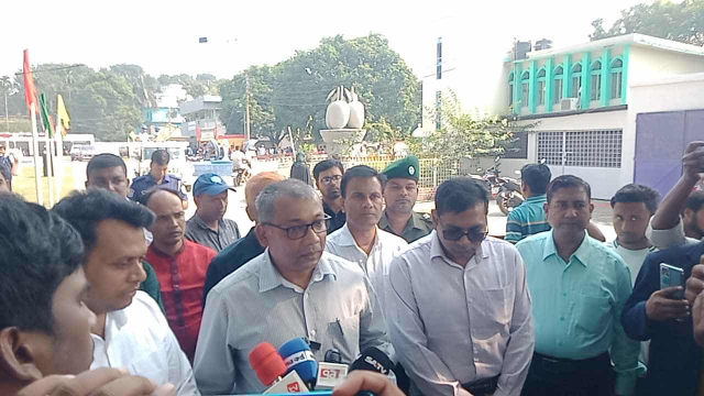 শিবগঞ্জে সাইকেল ও হুইল চেয়ার পেয়ে উচ্ছাসিত মেধাবী ও প্রতিবন্ধীরা