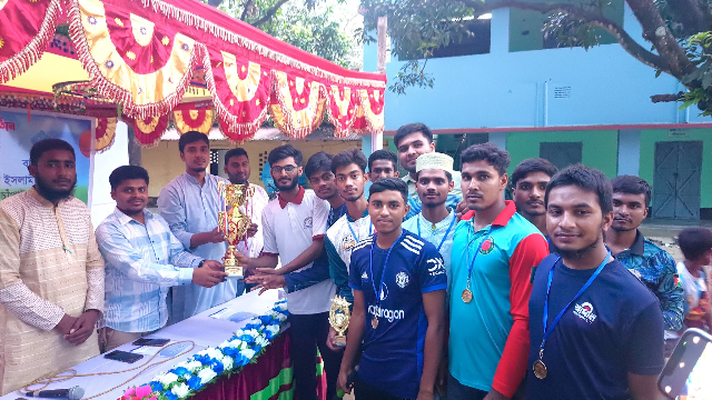 চাঁপাইনবাবগঞ্জে শিবিরের আয়োজনে জুলাই শহীদ স্মৃতি আন্তঃথানা মিনি ক্রিকেট টুর্নামেন্টের ফাইনাল অনুষ্ঠিত