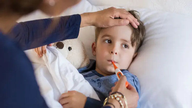 আবহাওয়ার তারতম্যে শিশুরা বেশি অসুস্থ হচ্ছে: প্রয়োজন বাড়তি যত্ন