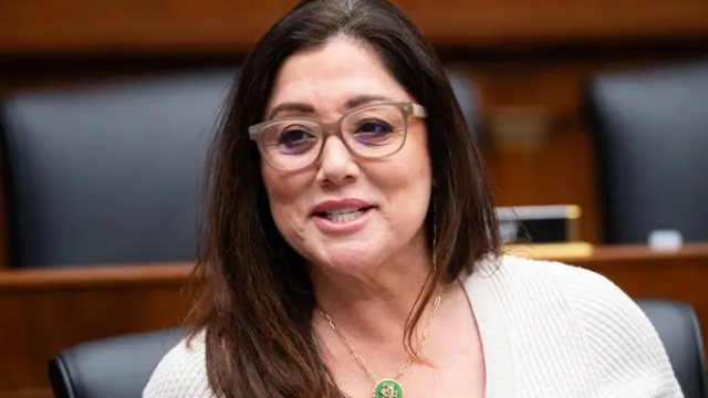 পদত্যাগ করছেন যুক্তরাষ্ট্রের শ্রমমন্ত্রী লরি চাভেজ-ডিরেমার