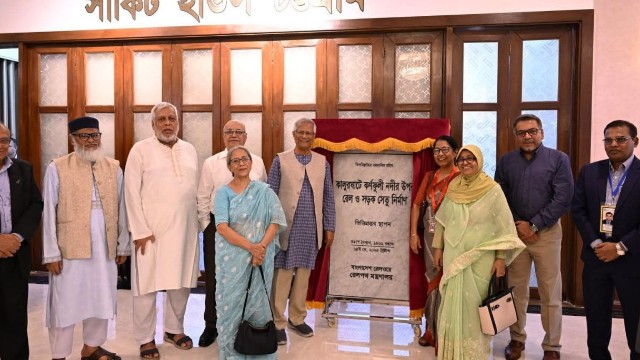 কালুরঘাটে রেল-সড়ক সেতুর ভিত্তিপ্রস্তর স্থাপন করলেন প্রধান উপদেষ্টা মুহাম্মদ ইউনূস