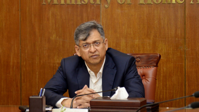 পুলিশের শীর্ষ পর্যায়ে রদবদল শুরু: স্বরাষ্ট্রমন্ত্রী