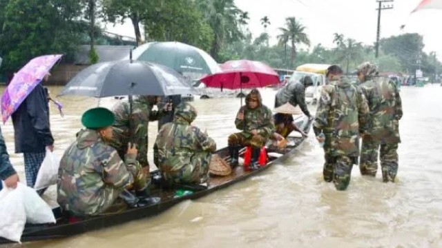 বন্যাদুর্গত এলাকা থেকে সাড়ে ৯ হাজার মানুষ উদ্ধার করেছে সেনাবাহিনী
