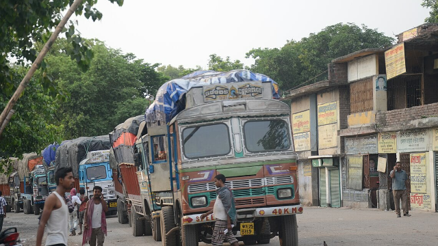 দুর্গাপূজা উপলক্ষে সোনামসজিদ স্থলবন্দরে ৮ দিন বন্ধ